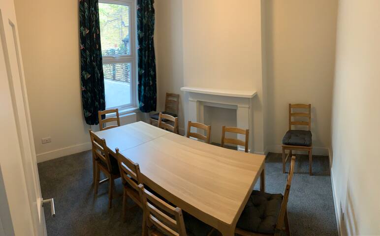 Stunning House in central location gallery image 5