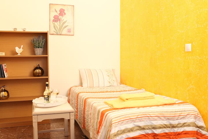 La deuxième chambre offre également une vue imprenable sur la ville de Corfou !