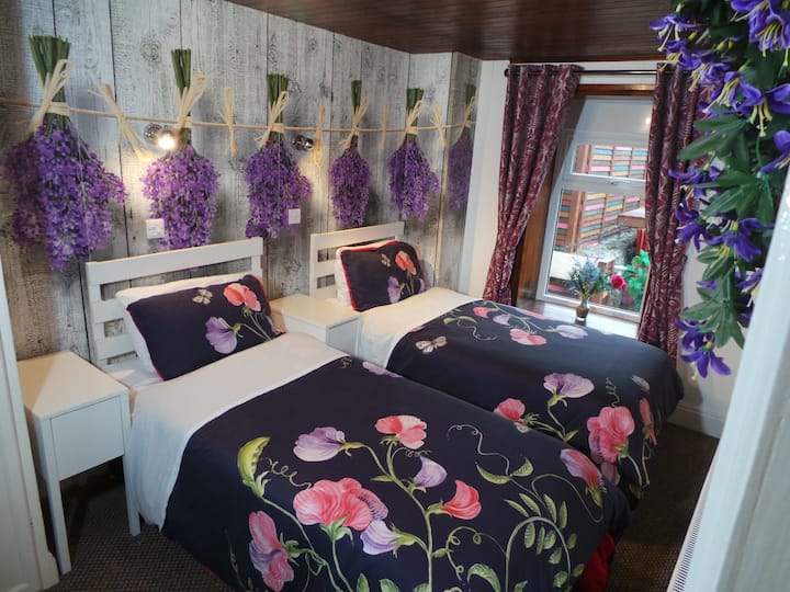 ツインルーム、ベッドはジップアンドリンクですので、スーパーキングに変換することもできます。 