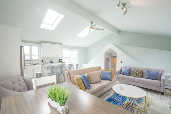 Modern 6 Bed 3 Bath House next to First Beach!