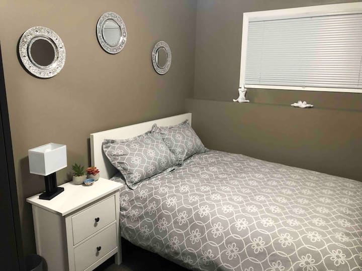 غرفة النوم رقم5 - الطابق السفلي (سرير مزدوج)