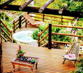 Cabana da Felicidade na Praia do Rosa, SC