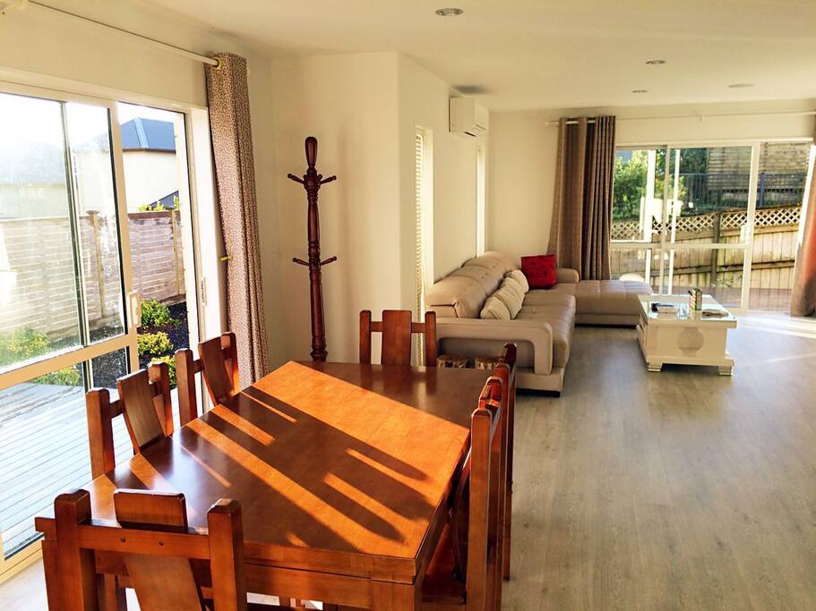 Dining Room and Living Room餐厅和客厅