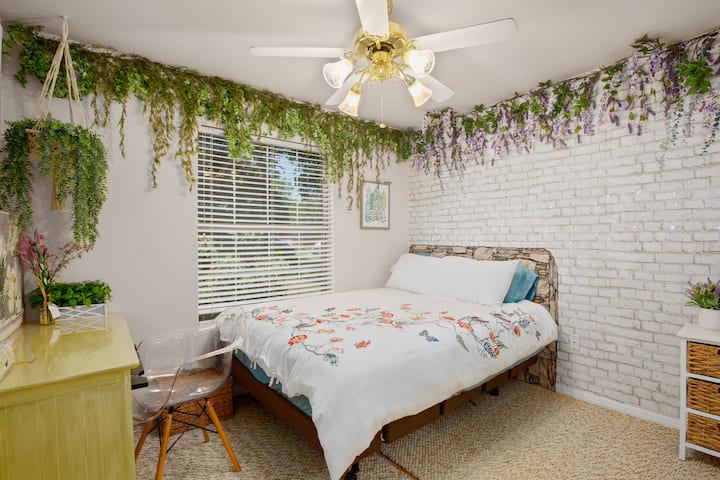 Wisteria დაკიდებული ბაღი (საძინებელი 3)