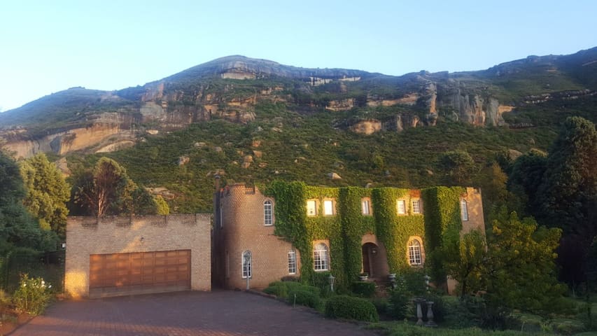 Camelot Bed and Breakfast  Clarens