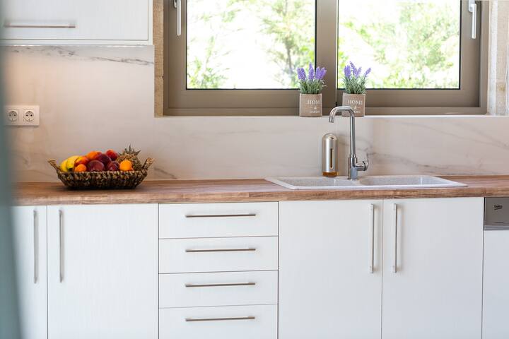 Villa Daphne, pool, sea view, BBQ, luxury, quiet gallery image 4