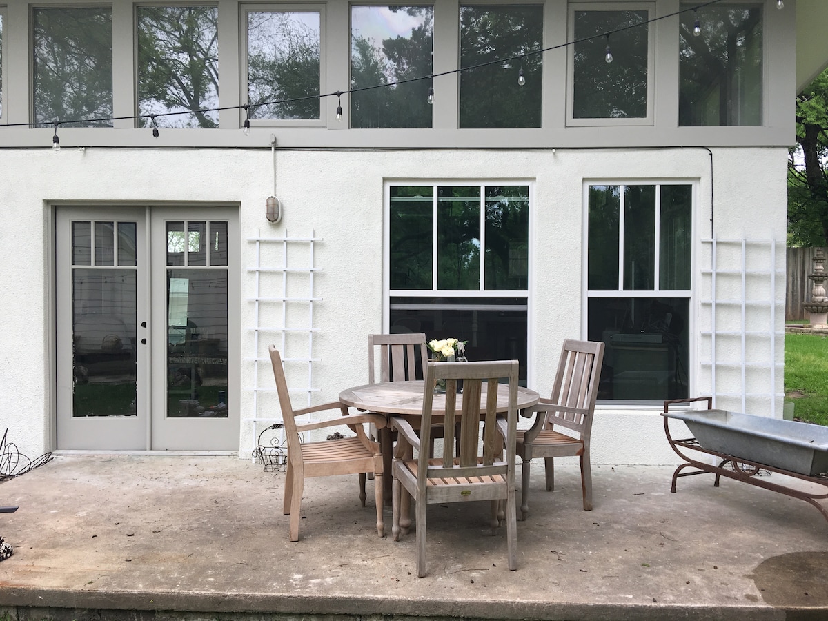 Top Airbnb: This's Back house in West Austin Ng