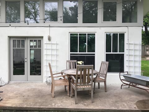 Top Airbnb: This's Back house in West Austin Ng