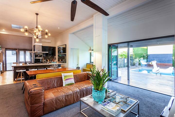 STUNNING TROPICAL OASIS gallery image 4