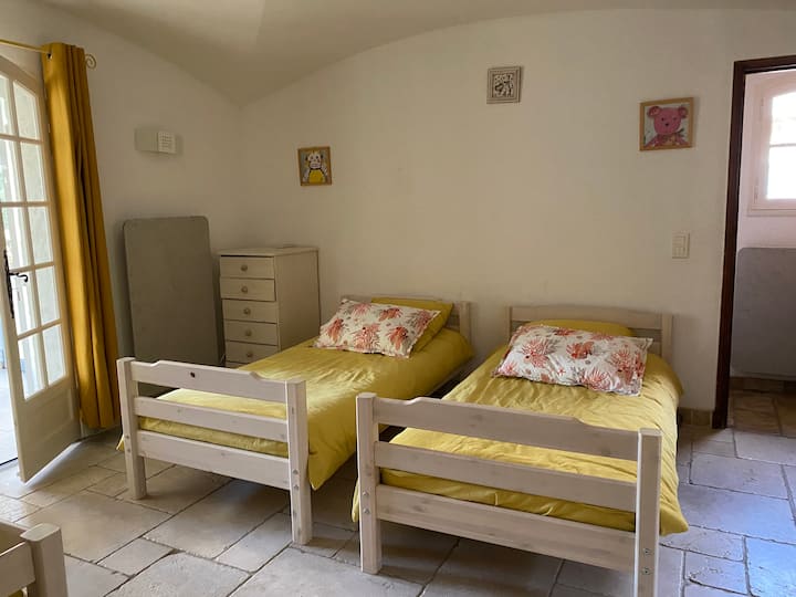 dhomë gjumi 4 krevate 90  - kati përdhes