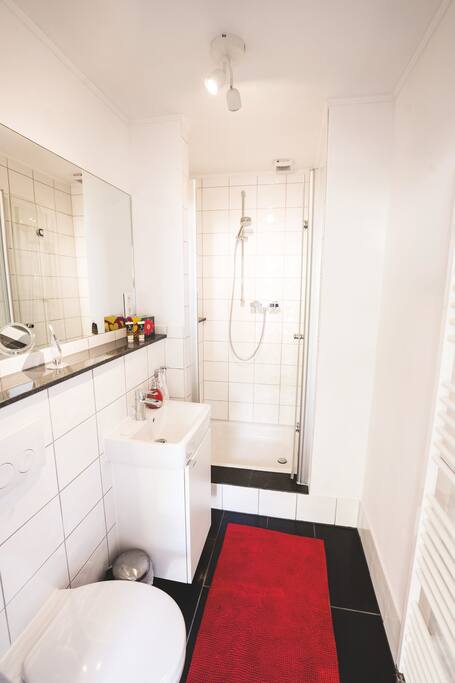 Badezimmer / Bathroom