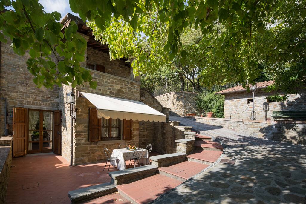 Esterno Il Castello