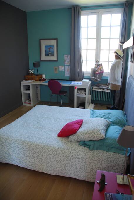 même Chambre et bureau
