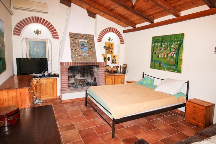 Chumba cha kulala cha pili na kitanda cha watu wawili na kitanda cha sofa 