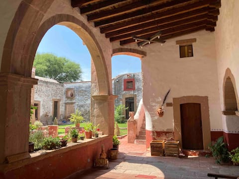 Hacienda El Bermejo. Beautiful ranch with a pool