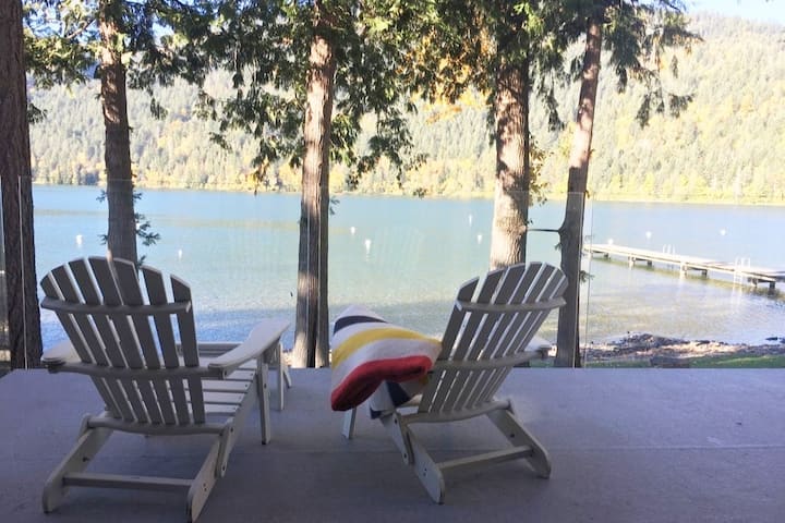 Waterfront Cabin On Cultus Lake