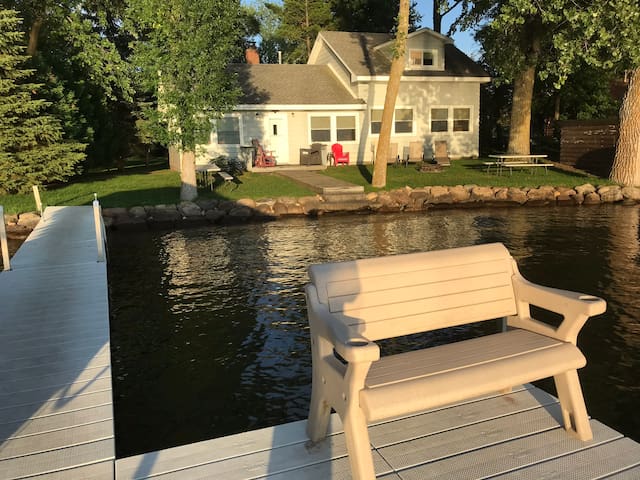 Lake Sylvia Peninsula Paradise, 17’ Water Clarity