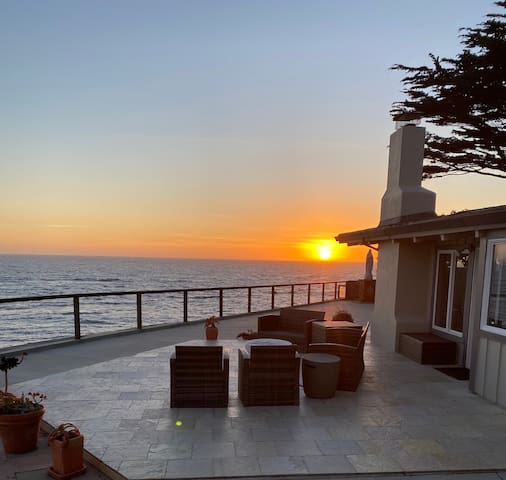 Tranquil Oceanfront Retreat w/ Breathtaking Views gallery image 3