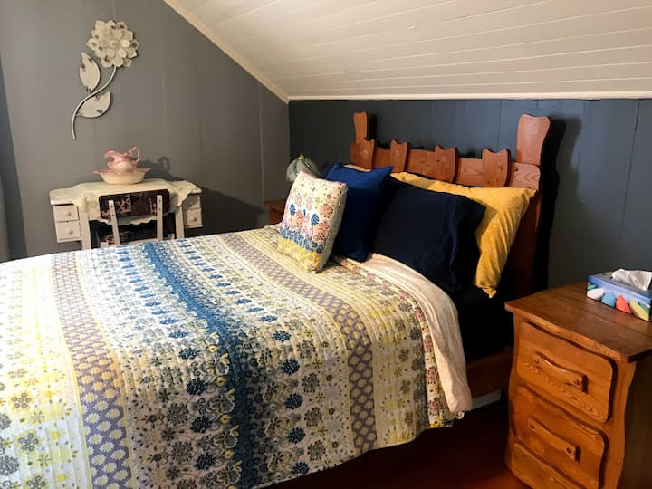 The small room of the south mountain (Upstairs).