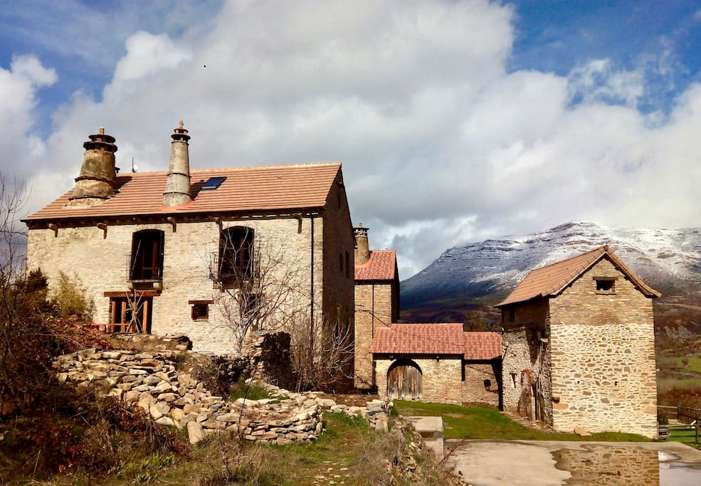 Casa Vera in the stone village of Allue