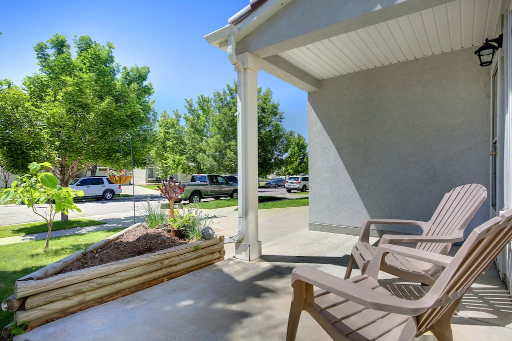 Front outdoor seating area