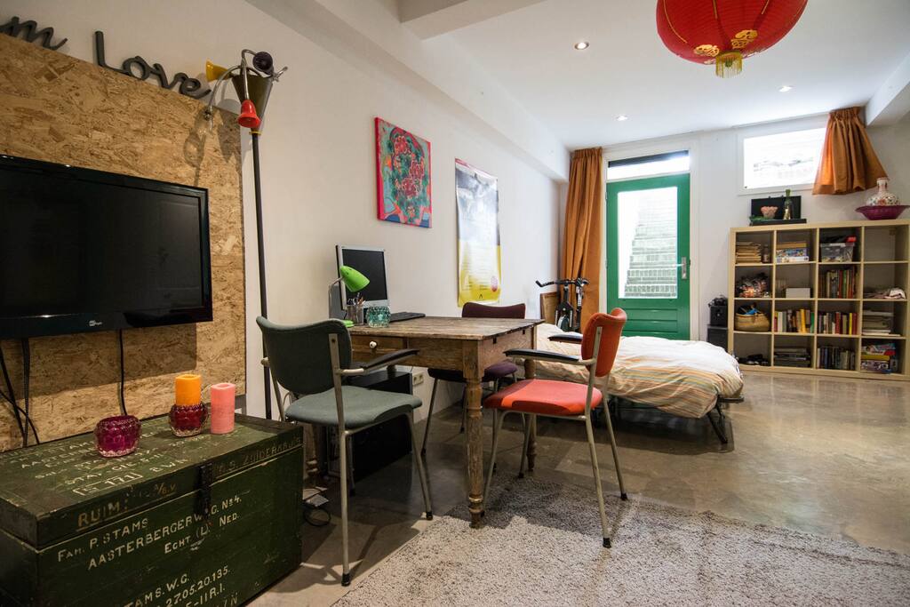 Souterrain met eigen ingang/souterrain with private entrance
