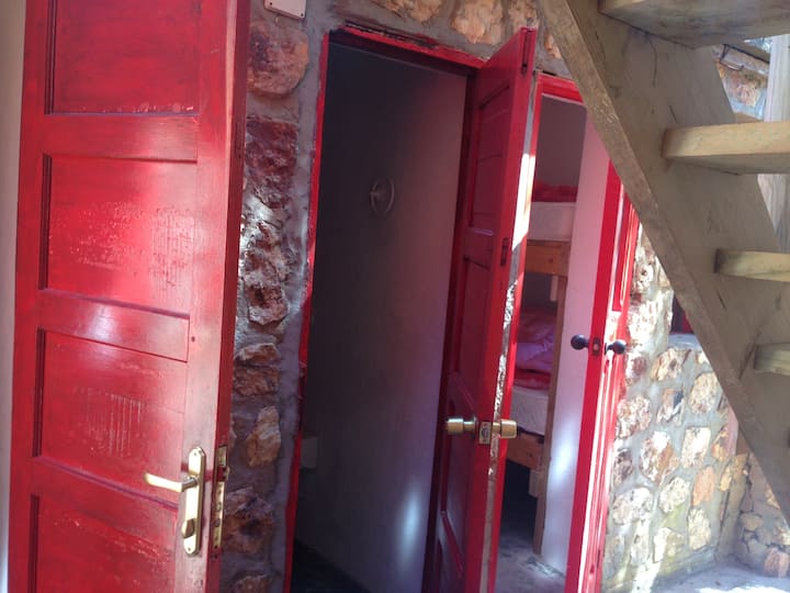 Cada principal, lavadero, baño 2, pieza 2 camarotes