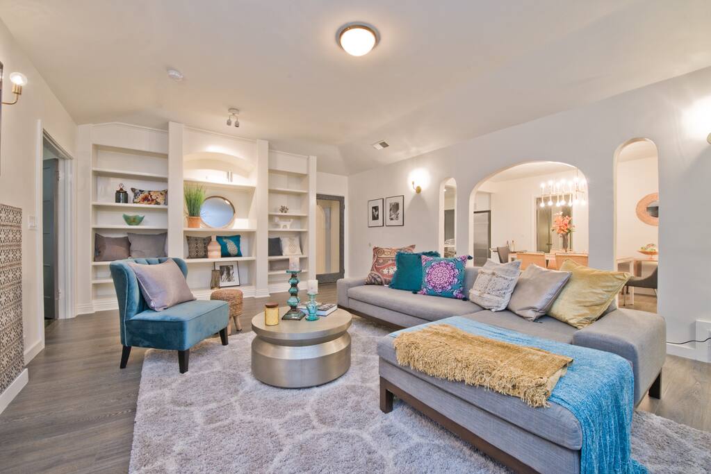 Living Room -Comfortable Decor - Designer Furniture