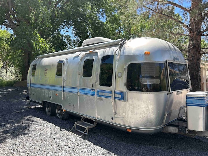 Zion Airstream Retro Retreat Campers/RVs for Rent in Toquerville