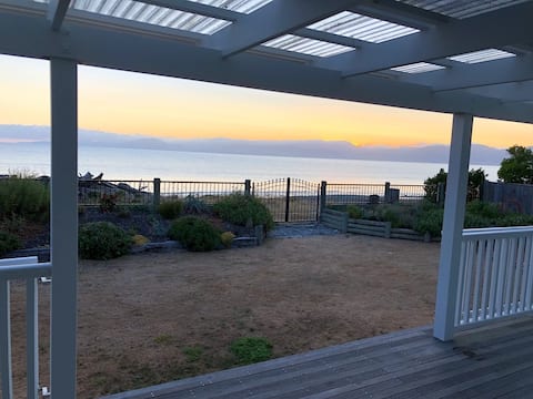 Beachfront luxury in Ruby Bay