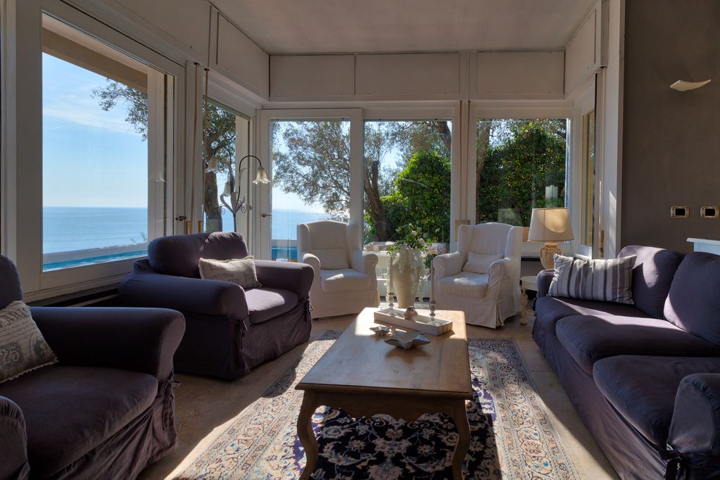 Leistungsstarkes Airbnb: Sea view villa, jacuzzi, elevator in Lavagna