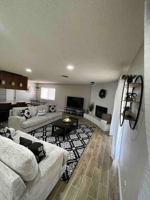 Relaxing 3 bedroom home with garage parking