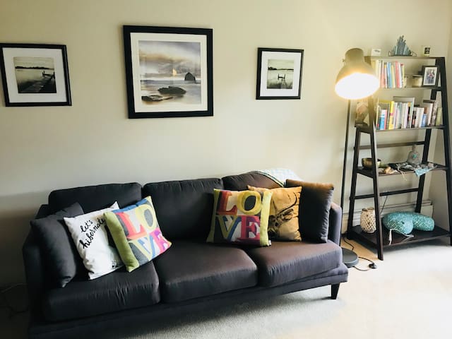 BEST LOCATION- ZEN/COMFY/COSY PLACE
