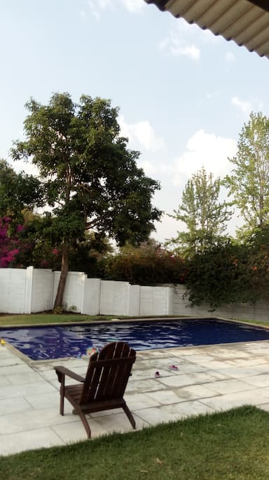 Casa Club con piscina, a 3 cuadras de la casa.