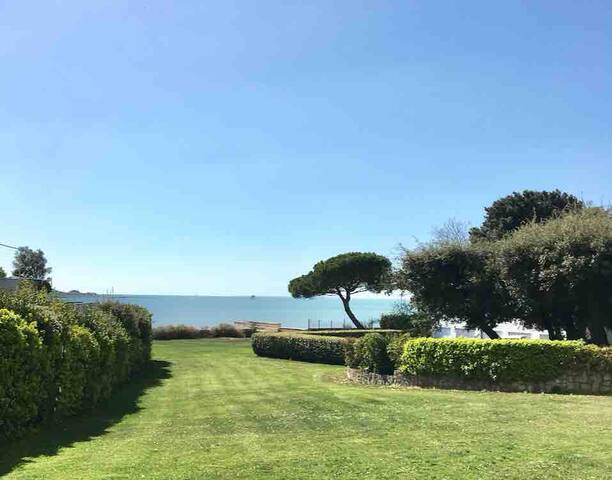 Résidence vue mer. Plage privée.