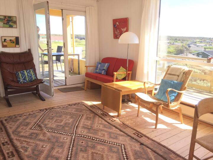 Charmerende Lille Sommerhus Nær Hav Og By - Løkken