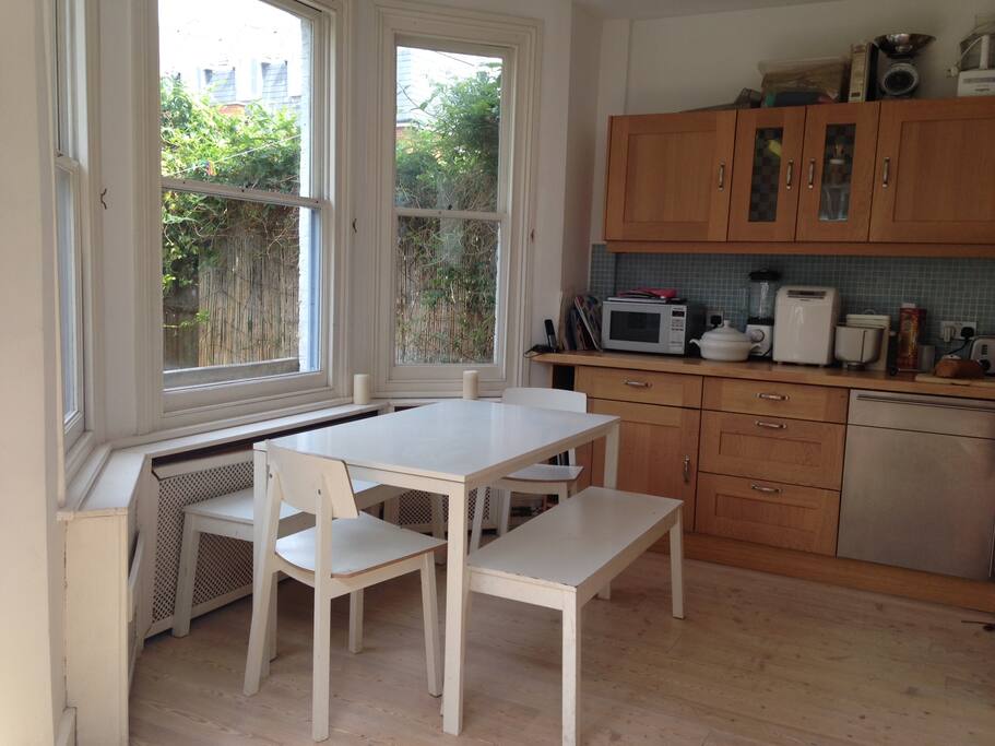 Kitchen breakfast area