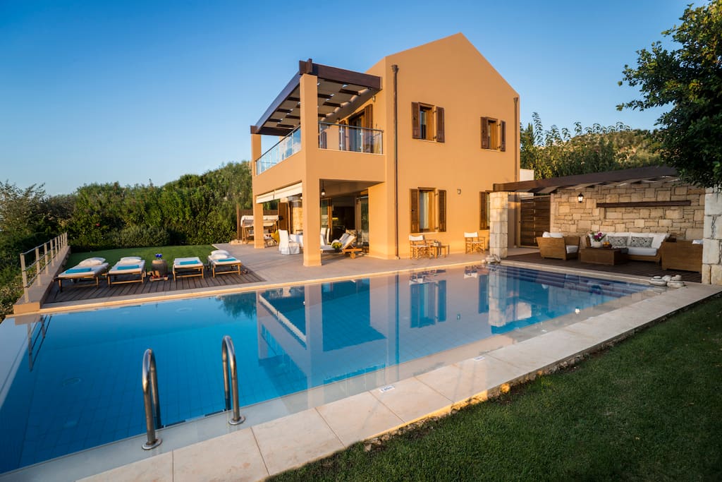 Anemos villa private infinity hetaed pool