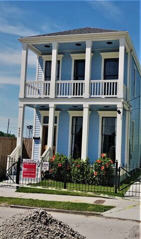 The Retreat On Burgundy. gallery image 3