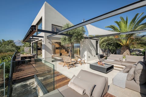 OPENNESS.House by the sea