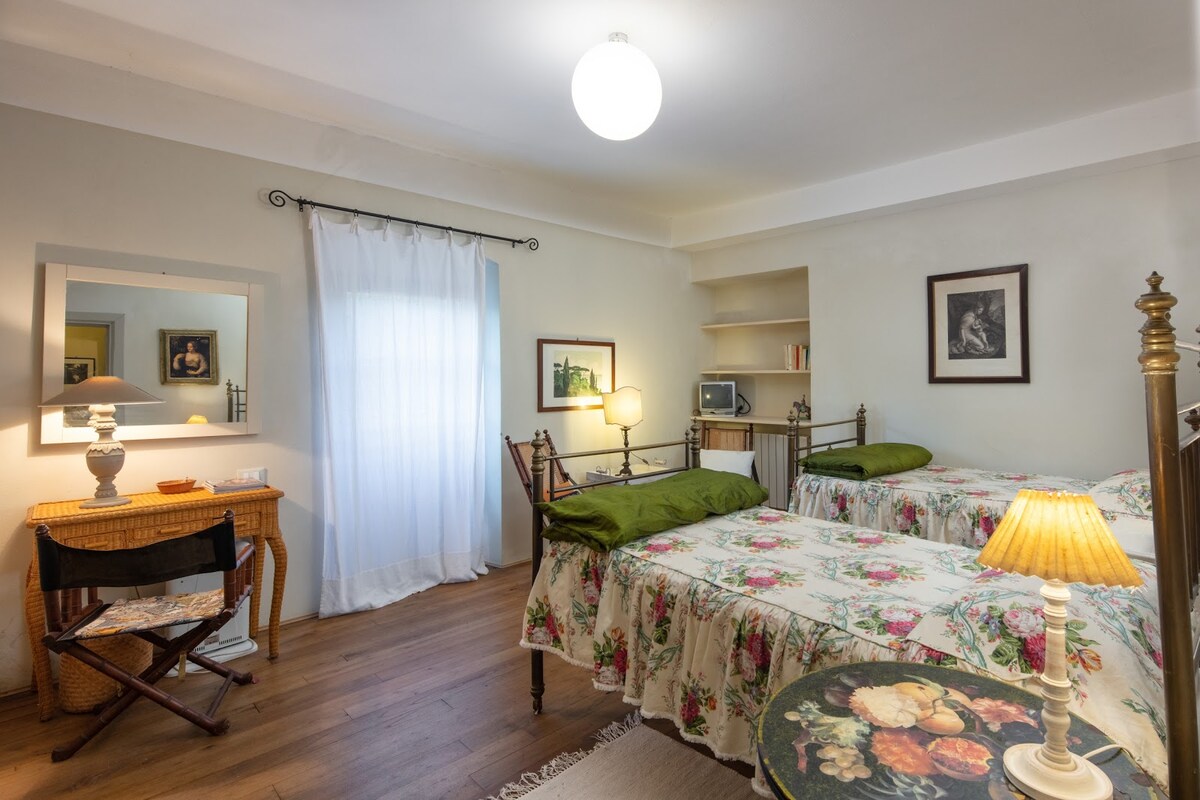 6号卧室，带2张单人床（一楼）