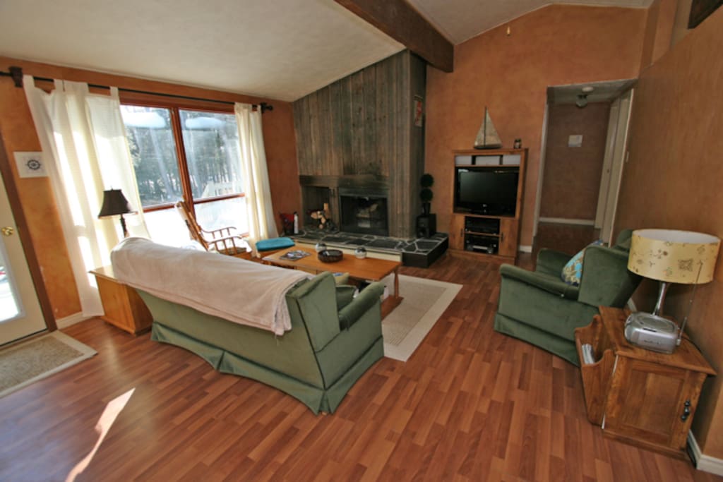 Cozy wood burning fireplace, 32" flat screen TV with satellite dish (all channels), over 50 dvd movies,