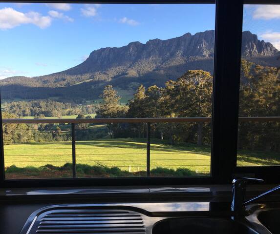 Manna Hill Farm Cottages – Mt Roland View gallery image 4