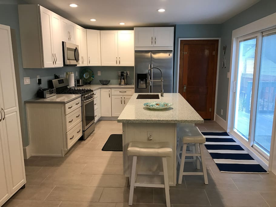 Kitchen - fully remodeled