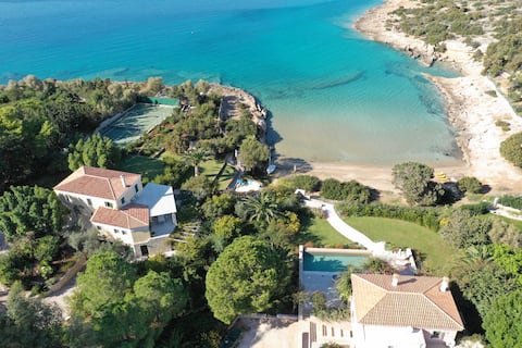 Villa Iris - Luxury Beachfront Villa with Pool
