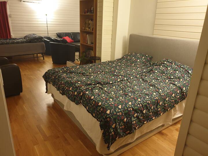 2 king double bed 180x200  and
 1  dobbelbed  130x200