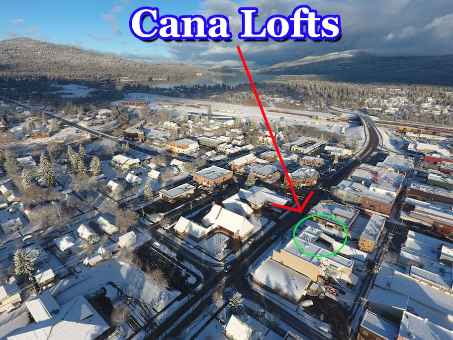 Easy walking to Whitefish shopping, art galleries, restaurants and bars