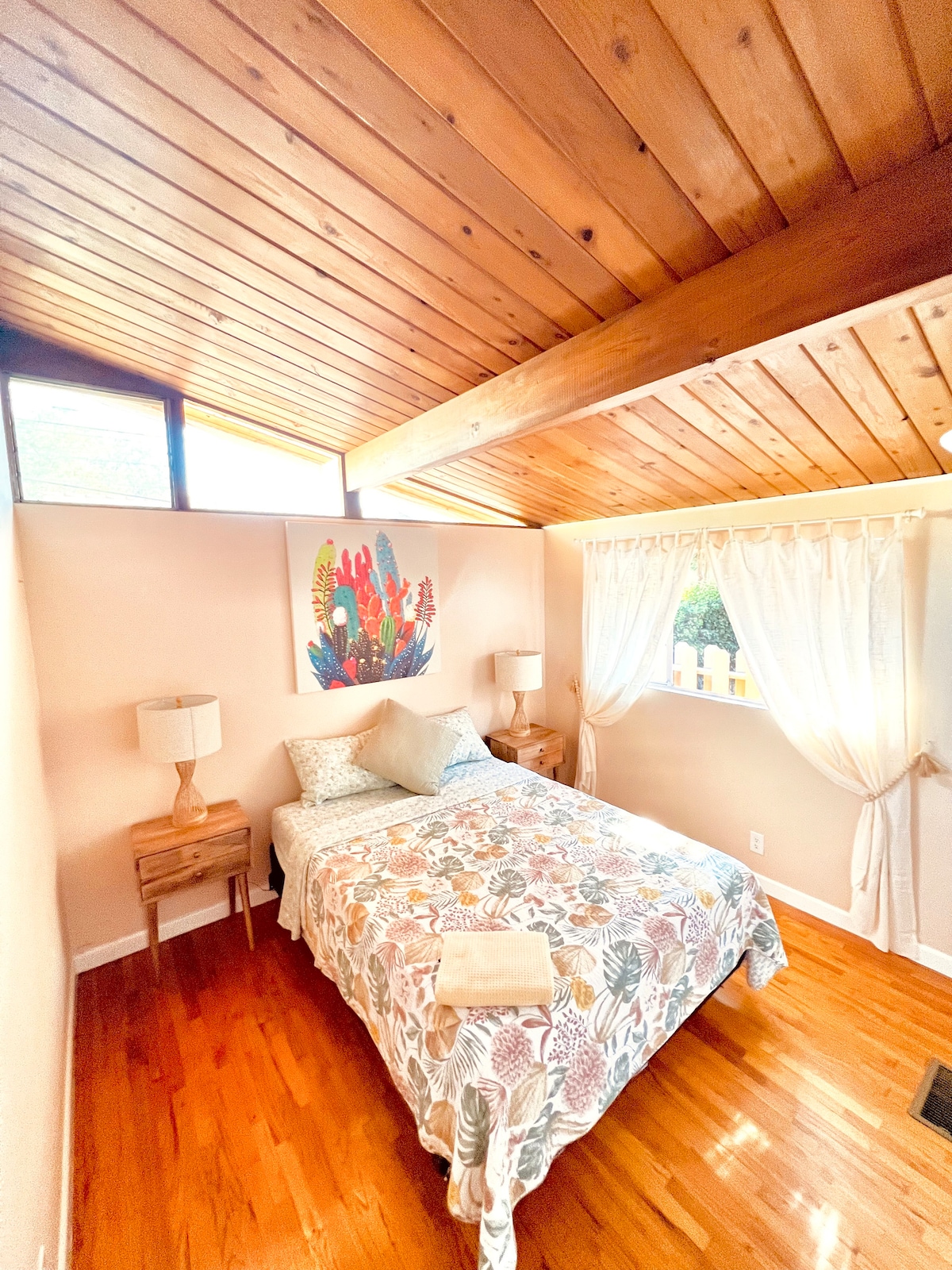 غرفة النوم # 2- سرير بحجم كوين