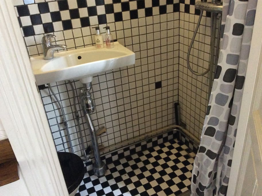 The (small) bathroom