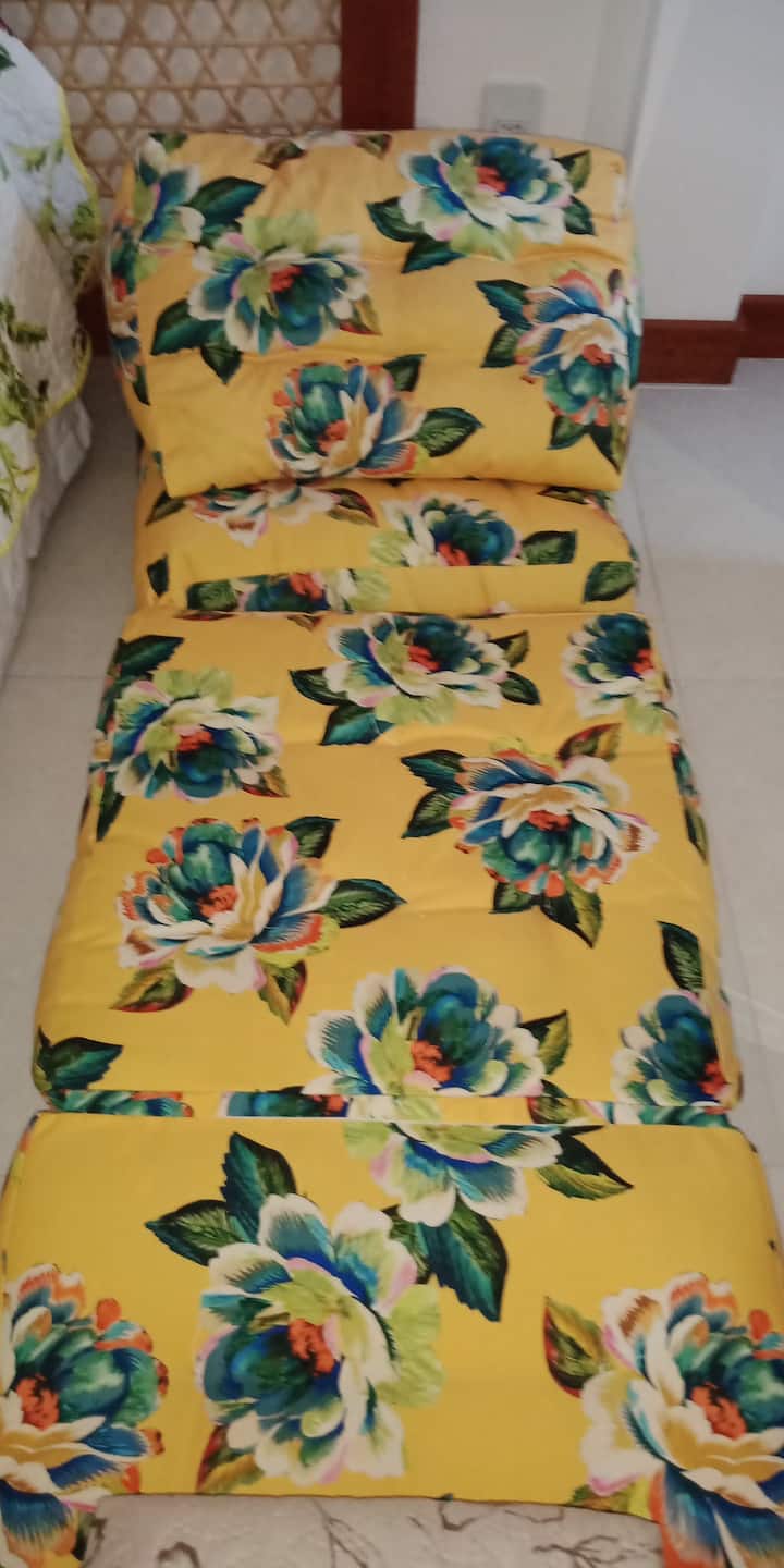 Cama futón. ¡Jardín tropical!